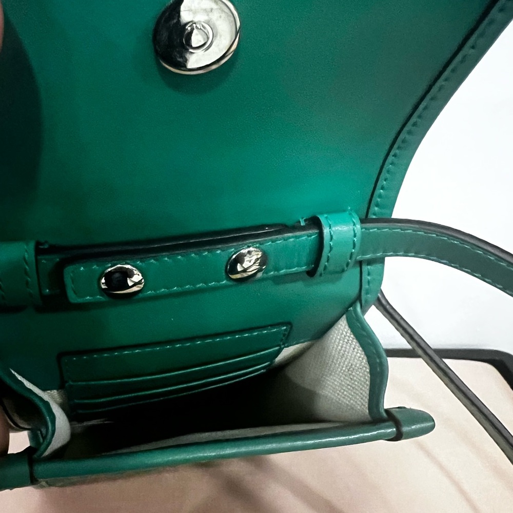 Gucci Embossed Leather Green Crossbody Mini Bag - Picture 5 of 5